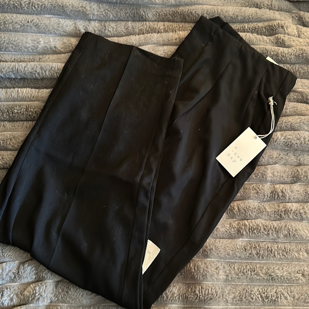 NWT Tapered Leg Pant Size 14